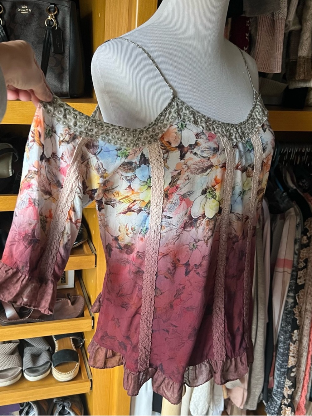 GIMMICKS by Buckle Floral Ombre Cold-Shoulder Women's Blouse-M
